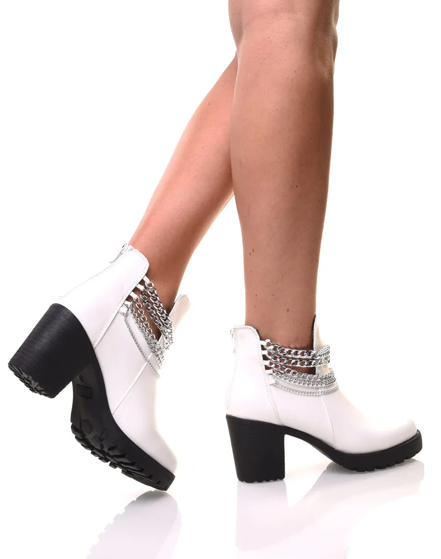 Bottines blanches avec des chaines