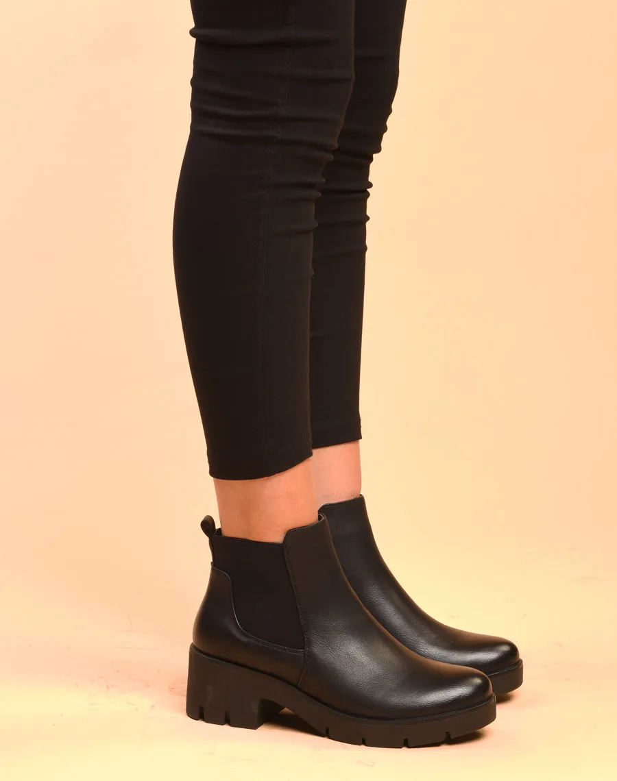 Bottines noires avec élastiques & grosse semelle crantée