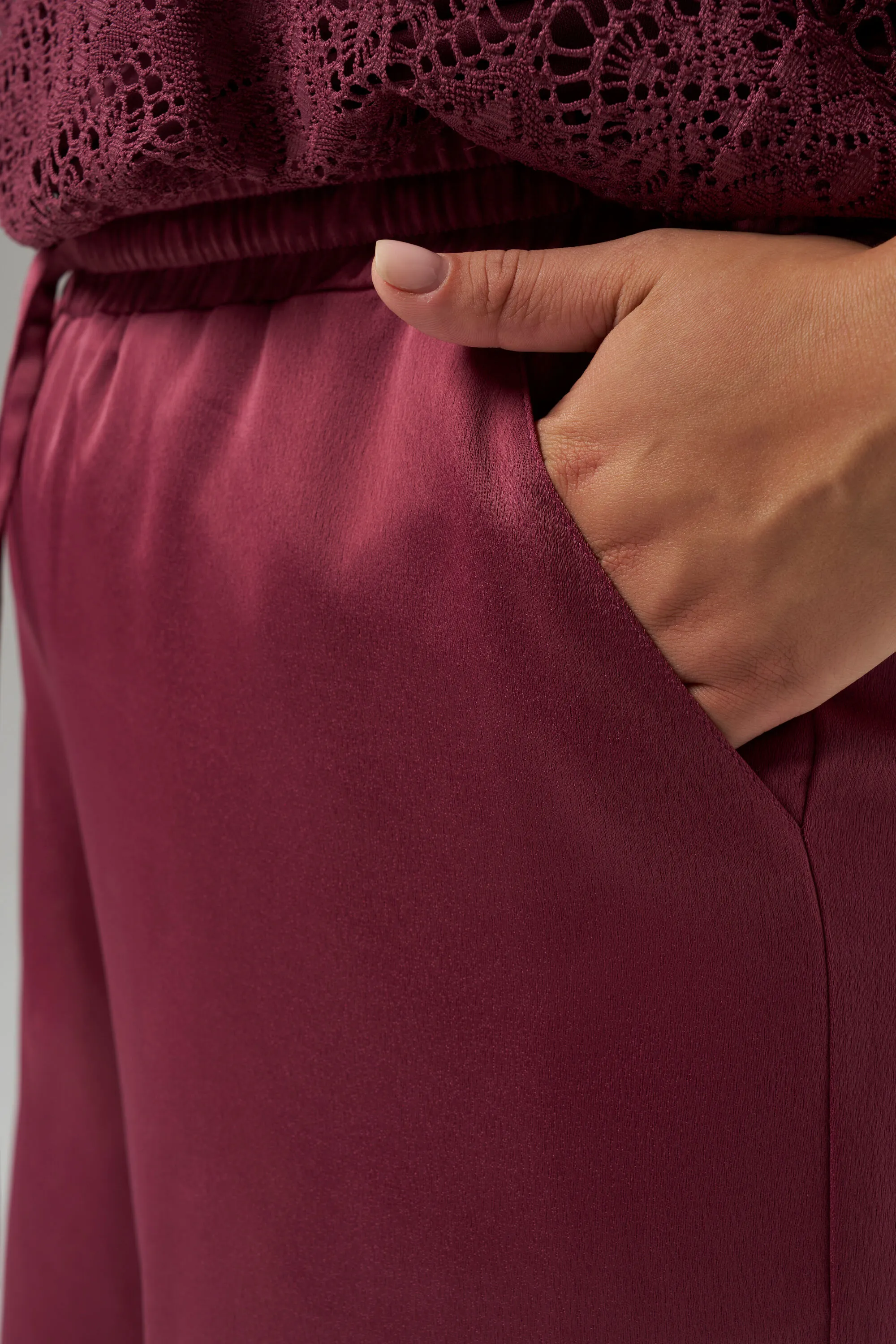 Femmes Pantalon à l’aspect satiné Mauve | MS Mode