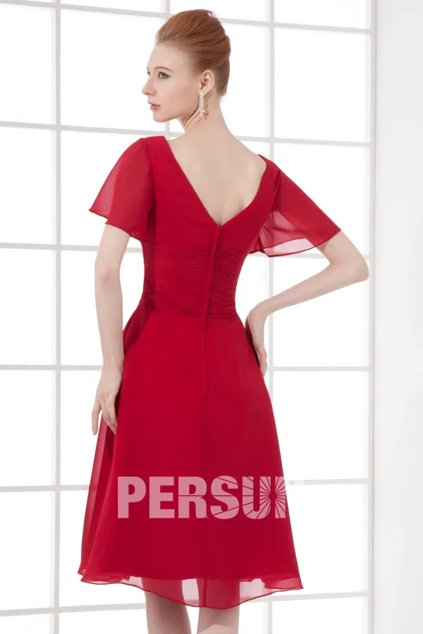 Robe courte rouge col en V avec manche évasée courte