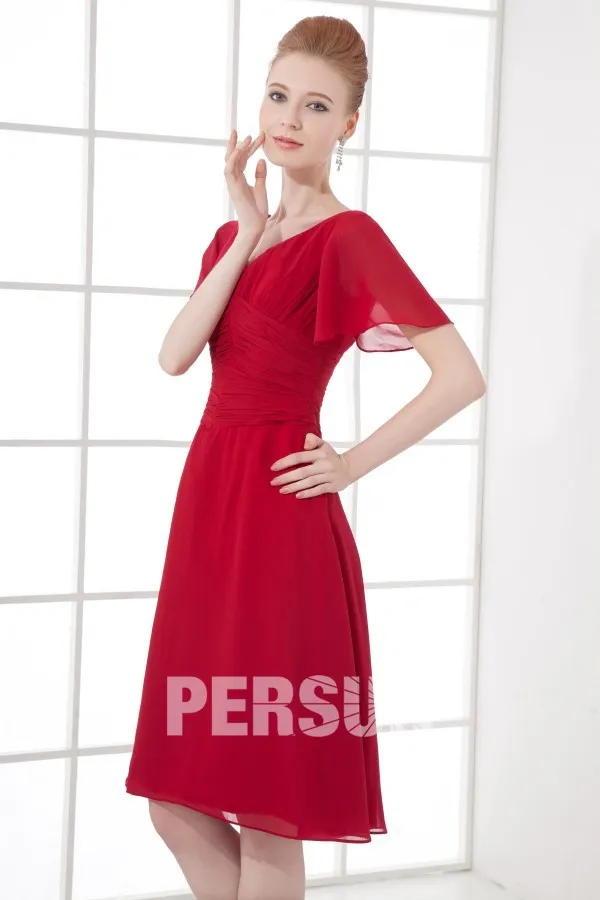 Robe courte rouge col en V avec manche évasée courte