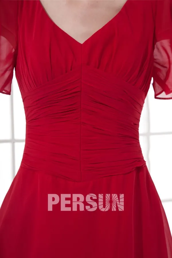 Robe courte rouge col en V avec manche évasée courte