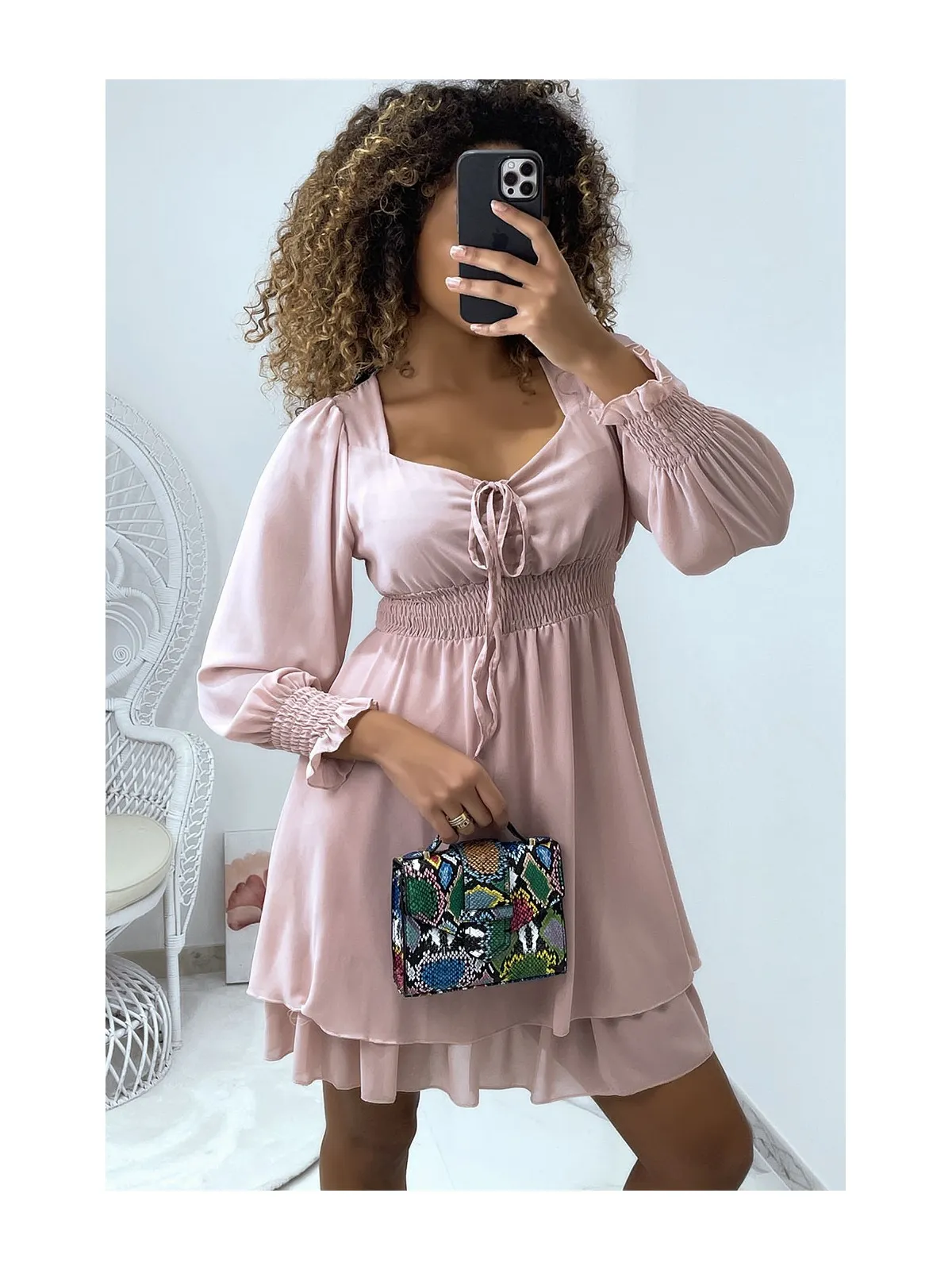 Robe rose élastique à la taille et aux manches