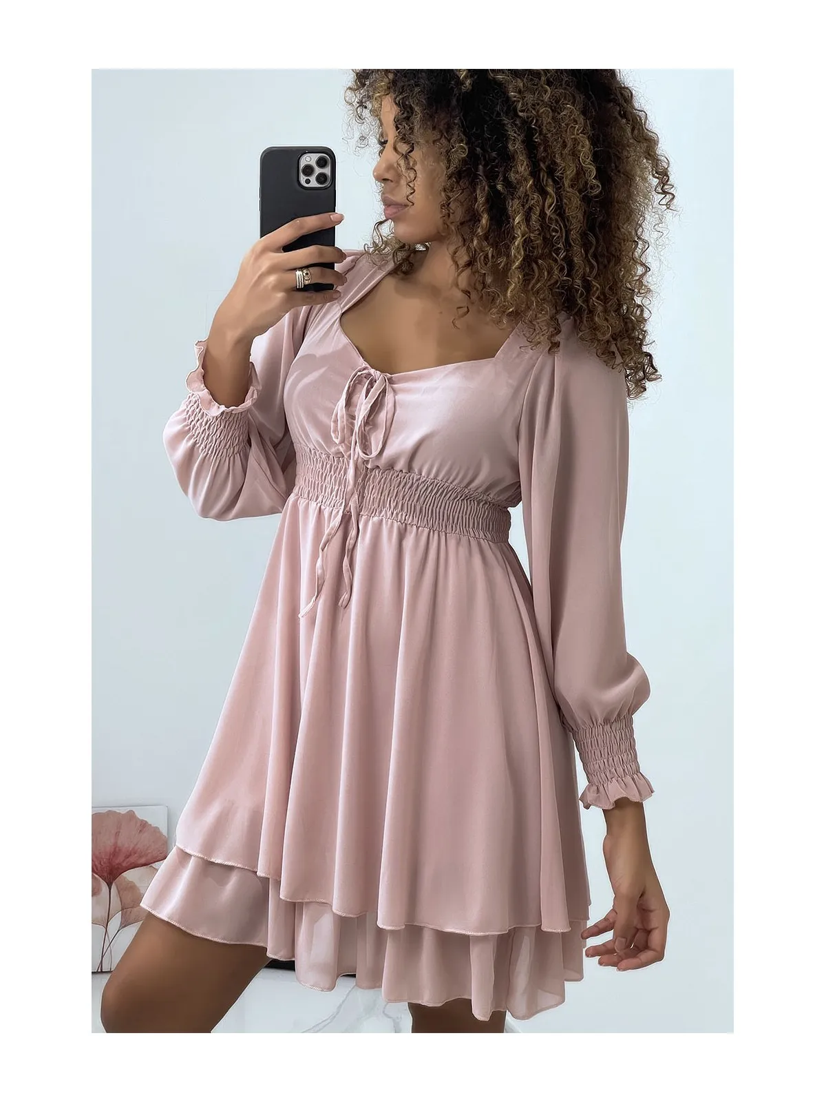 Robe rose élastique à la taille et aux manches