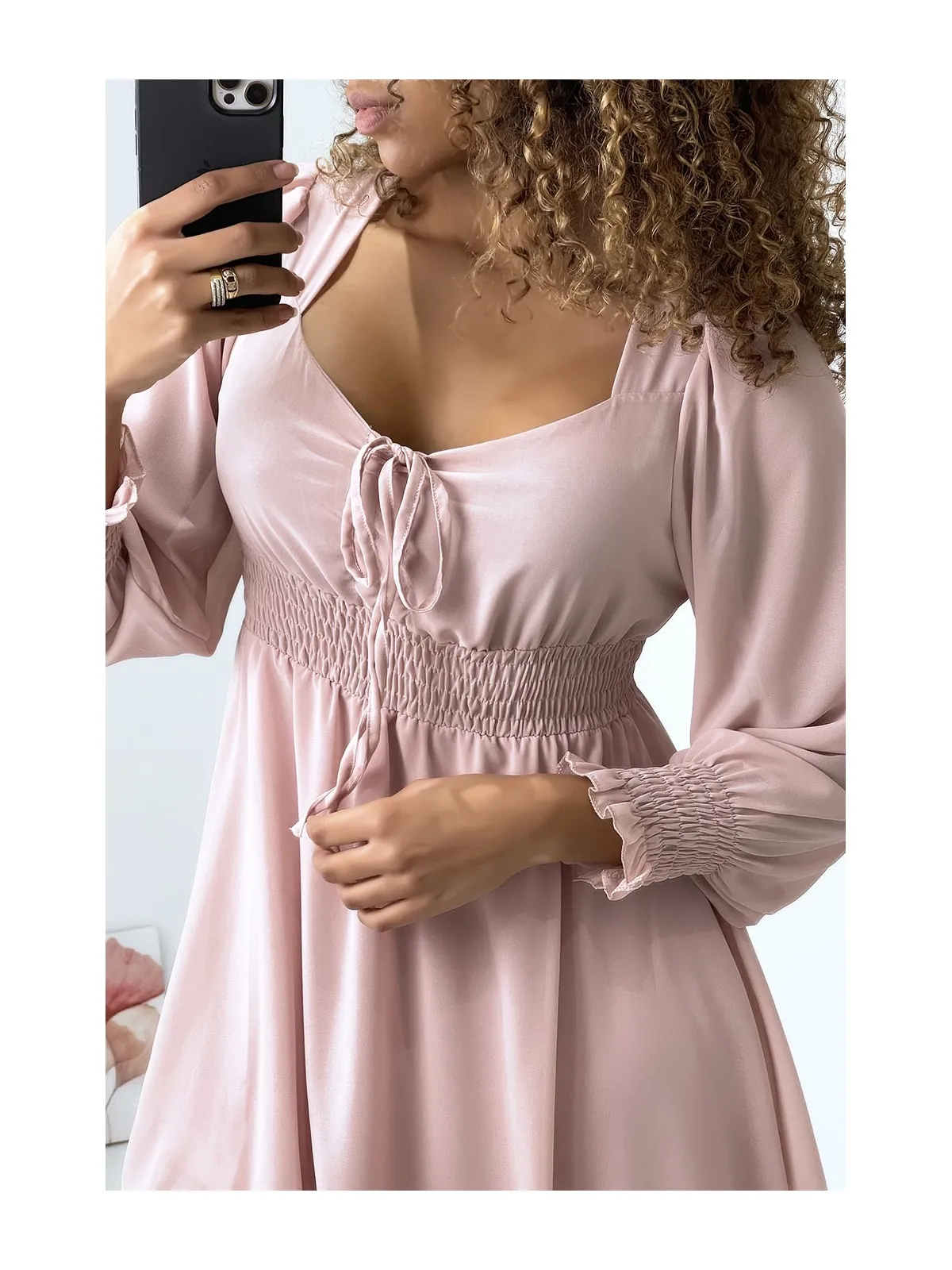 Robe rose élastique à la taille et aux manches