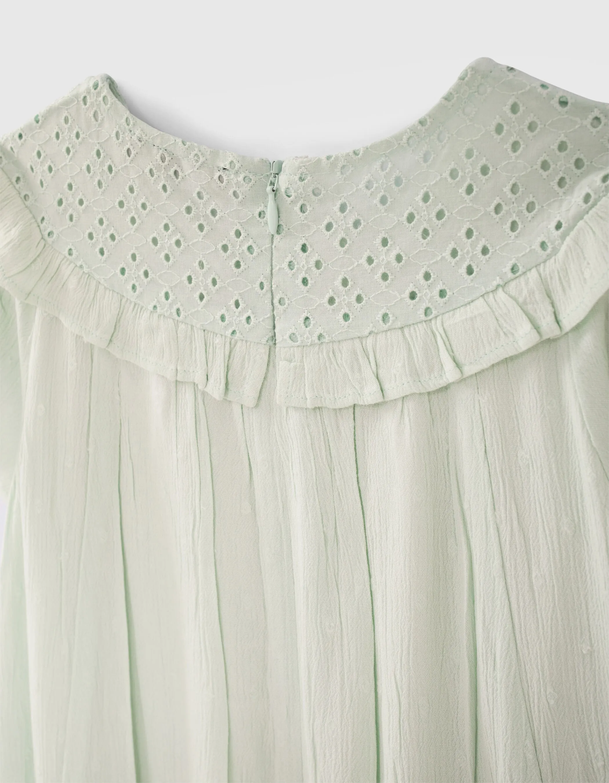 Robe vert d'eau plastron broderie anglaise fille